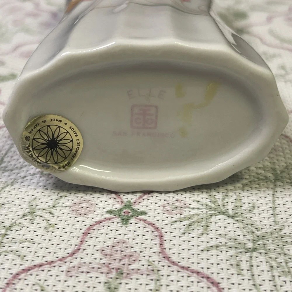 Takahashi Elle San‎ Francisco Swirl Design Vase White Porcelain Floral Butterfly